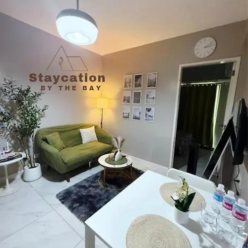 Staycation By The Bay Hotel 5*