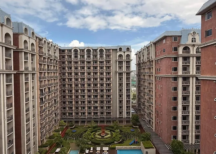 Staycation By The Bay Hotel 5*